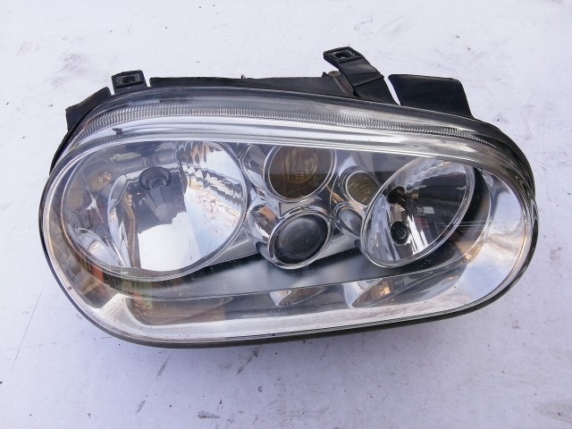 193723 Volkswagen Golf IV. 1997-2005 Lámpa , Fényszóró Használt  sima jobb első