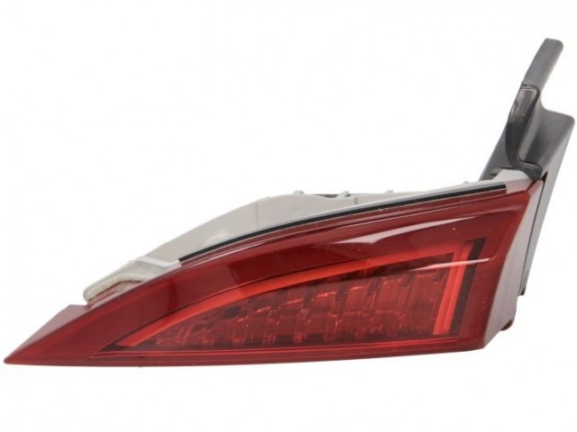 Fiat Tipo szedán 2015- gyárbeszállítós (Magneti Marelli) bal hátsó belső lámpa 