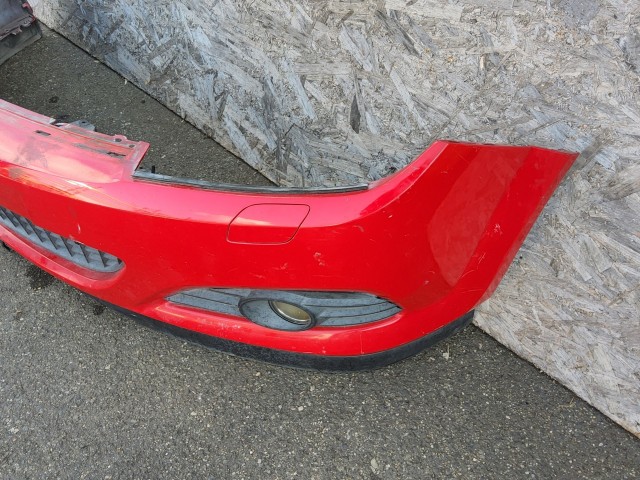 197668 Opel Astra H 2004-2007 első lökhárító, a képen látható sérüléssel