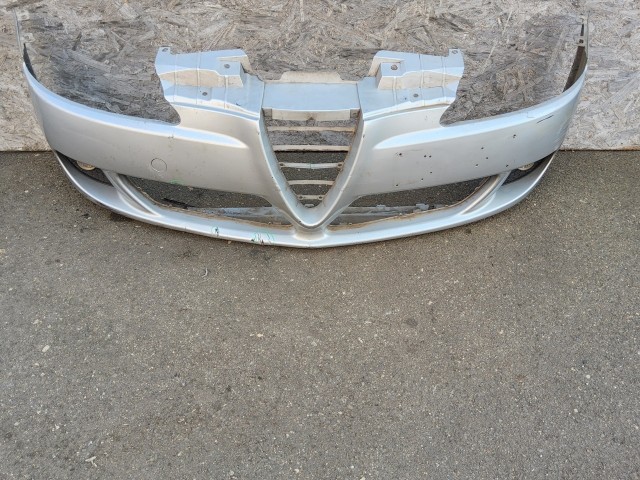 197681 Alfa Romeo 147 2005-2010 első lökhárító, a képen látható sérülésekkel