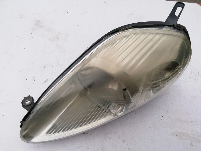 193748 Fiat Grande Punto  2005-2009 Lámpa , Fényszóró Használt  sima bal első 
