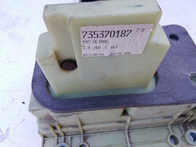 193771 Fiat Stilo 2001-2007 1,9 8v Diesel 5 sebességes váltókulissza 735370187