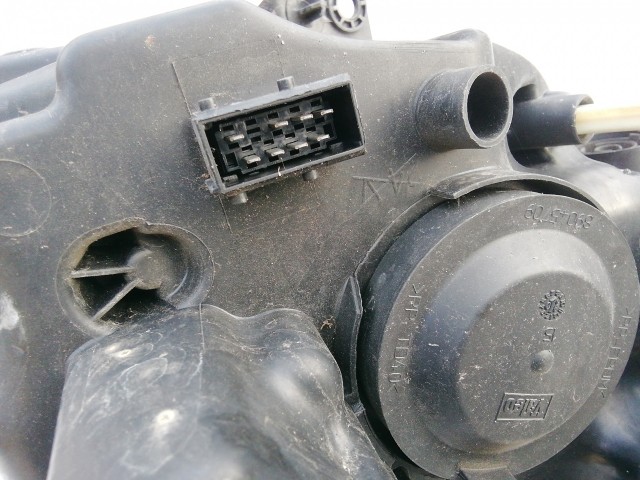 193970 Peugeot 1007 2005-2009 Lámpa , Fényszóró Használt  sima bal első 