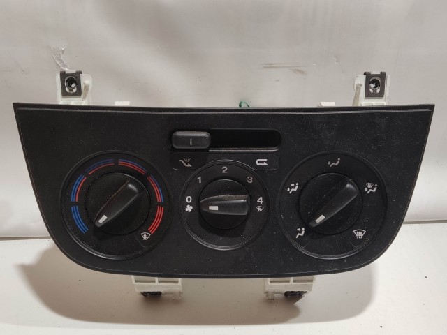 Fiat Fiorino, Qubo manuális fűtéskapcsoló, nem klímás kivitel