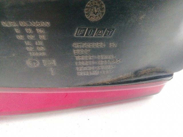 193953 Fiat Stilo 5 ajtós 2001-2003 Jobb hátsó lámpa, egy alsó fül törött.Működést nem befolyásolja
