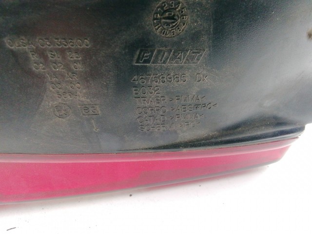 193952 Fiat Stilo 5 ajtós 2001-2003 Jobb hátsó lámpa, egy rögzítési pont törött, hiányzik!!!!