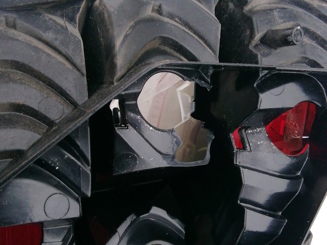 193952 Fiat Stilo 5 ajtós 2001-2003 Jobb hátsó lámpa, egy rögzítési pont törött, hiányzik!!!!