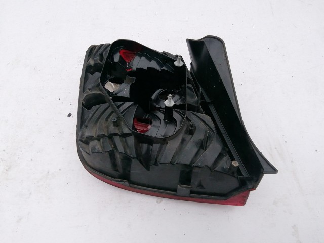 193952 Fiat Stilo 5 ajtós 2001-2003 Jobb hátsó lámpa, egy rögzítési pont törött, hiányzik!!!!