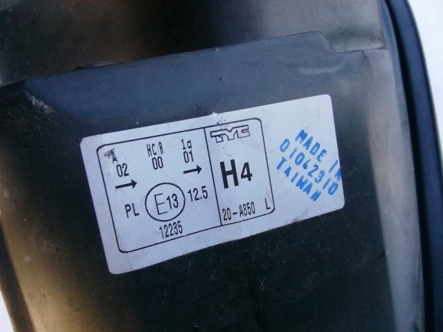 193930 Fiat Grande Punto 2005-2008 utángyártott bal első fényszóró, a képen látható egy rögzítő fűl töréssel!!!