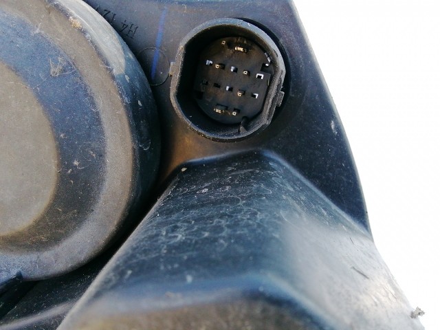 193930 Fiat Grande Punto 2005-2008 utángyártott bal első fényszóró, a képen látható egy rögzítő fűl töréssel!!!