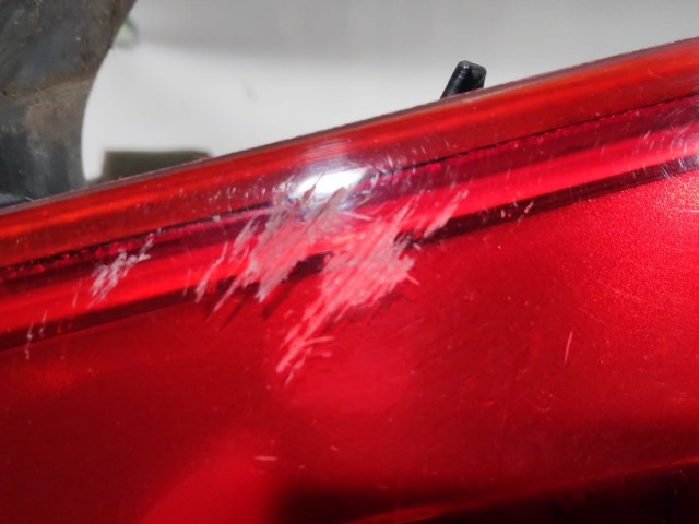 198071 Kia Rio 2011-2017 jobb hátsó külső lámpa, a képen látható sérüléssel