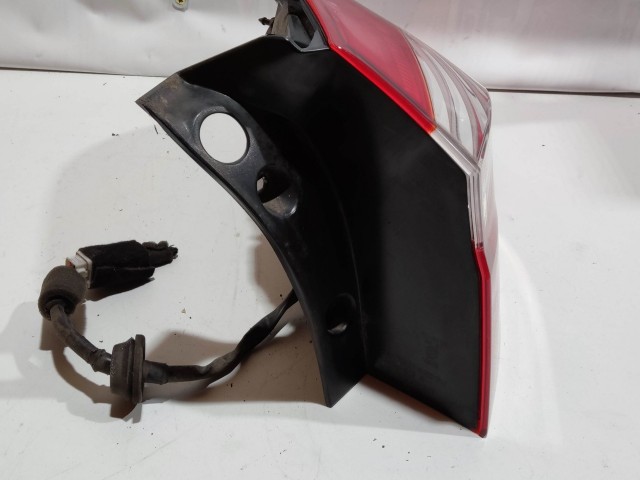 198071 Kia Rio 2011-2017 jobb hátsó külső lámpa, a képen látható sérüléssel