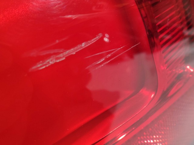 198071 Kia Rio 2011-2017 jobb hátsó külső lámpa, a képen látható sérüléssel