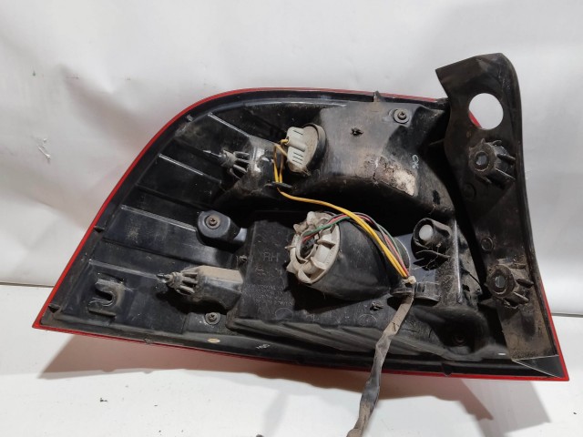 198071 Kia Rio 2011-2017 jobb hátsó külső lámpa, a képen látható sérüléssel