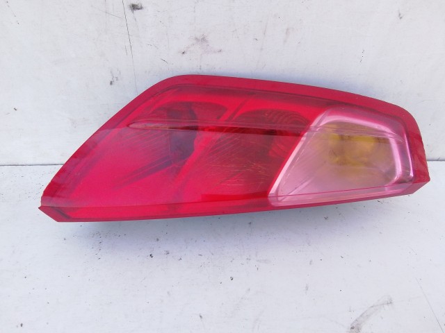 193897 Fiat Grande Punto 2005-2009 bal hátsó lámpa,a képen látható sérüléssel, izzófoglalat nélkül!!