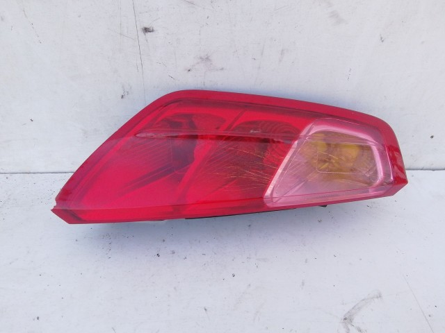 193896 Fiat Grande Punto 2005-2009 bal hátsó lámpa,a képen látható sérüléssel, izzófoglalat nélkül!!
