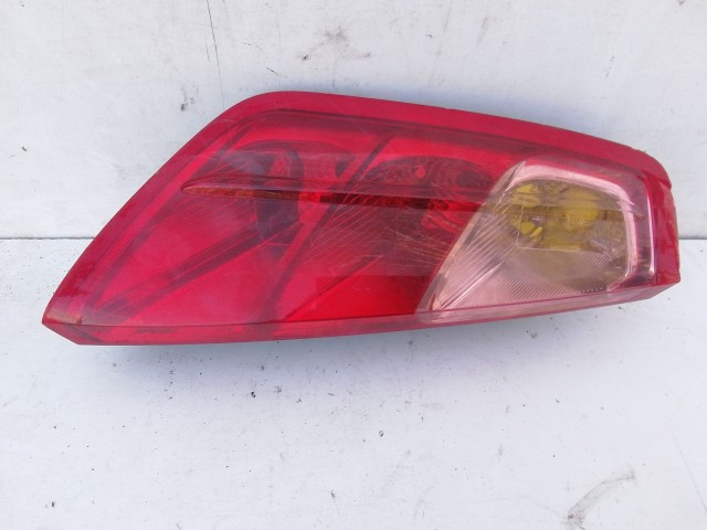 193893 Fiat Grande Punto 2005-2009 bal hátsó lámpa,a képen látható sérüléssel, izzófoglalat nélkül!!