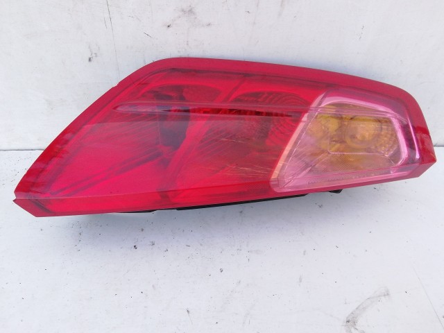 193892 Fiat Grande Punto 2005-2009 bal hátsó lámpa,a képen látható sérüléssel, izzófoglalat nélkül!!