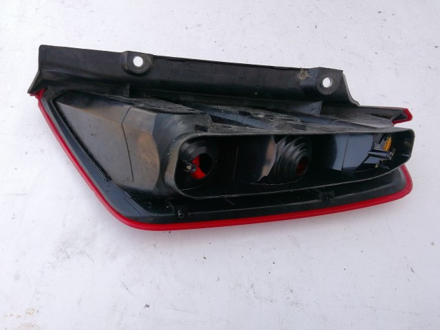 193892 Fiat Grande Punto 2005-2009 bal hátsó lámpa,a képen látható sérüléssel, izzófoglalat nélkül!!