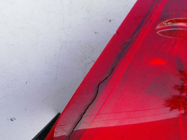 193891 Fiat Grande Punto 2005-2009 bal hátsó lámpa,a képen látható sérüléssel, izzófoglalat nélkül!!