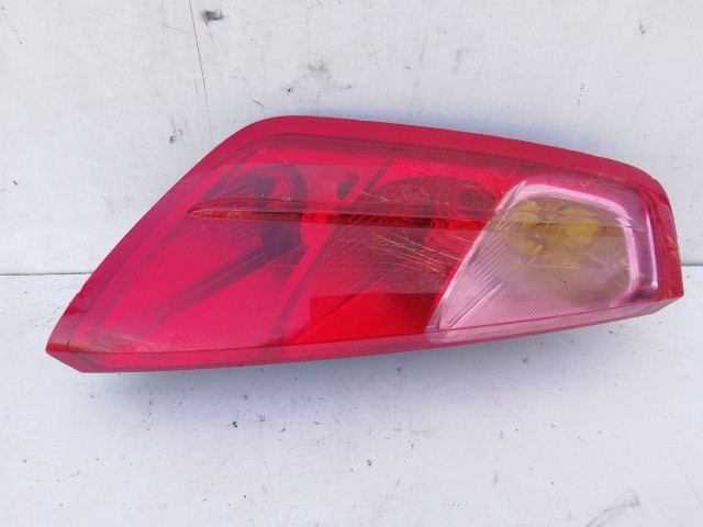 193890 Fiat Grande Punto 2005-2009 bal hátsó lámpa,a képen látható sérüléssel, izzófoglalat nélkül!!