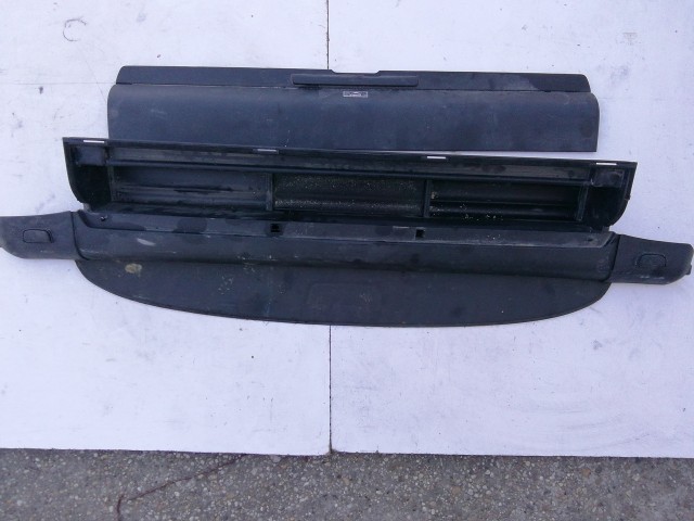 197930 Volvo V50 2004-2012 Kalaptartó, a képen látható sérüléssel 