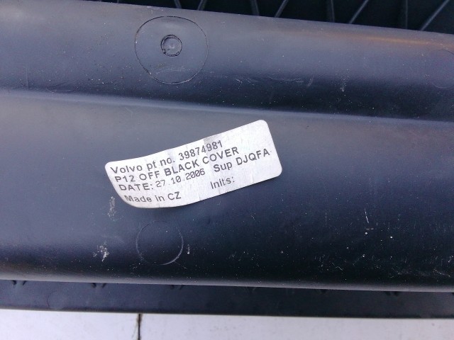 197930 Volvo V50 2004-2012 Kalaptartó, a képen látható sérüléssel 