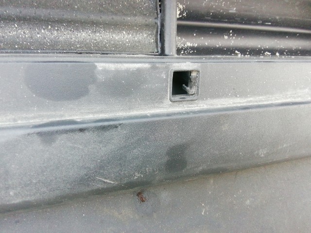 197930 Volvo V50 2004-2012 Kalaptartó, a képen látható sérüléssel 