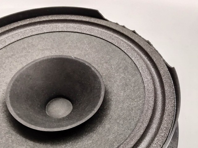 Lancia Musa, Ypsilon, Fiat Idea hátsó hangszóró, a képen látható sérüléssel