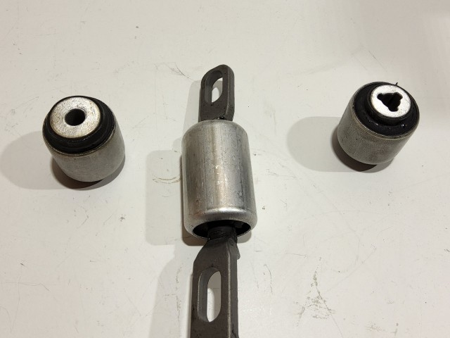 Fiat Doblo III.  utángyártott új hátsó lengőkar szilent szett 