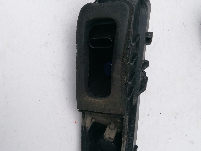 197885 Fiat Punto Evo 2009-2011 bal hátsó lámpa Izzó foglalat, ovál csatlakozós kivitel!