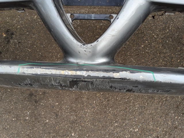 198184 Alfa Romeo 159 első lökhárító, alap kivitel ( nem mosós, nem Pdc-s) a képen látható sérüléssel 71777554