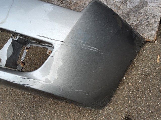 198184 Alfa Romeo 159 első lökhárító, alap kivitel ( nem mosós, nem Pdc-s) a képen látható sérüléssel 71777554