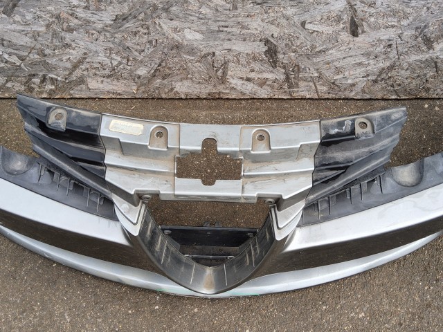 198184 Alfa Romeo 159 első lökhárító, alap kivitel ( nem mosós, nem Pdc-s) a képen látható sérüléssel 71777554