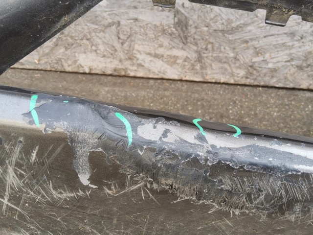 198185 Alfa Romeo 159 első lökhárító, alap kivitel ( nem mosós, nem Pdc-s) a képen látható sérüléssel 71777554