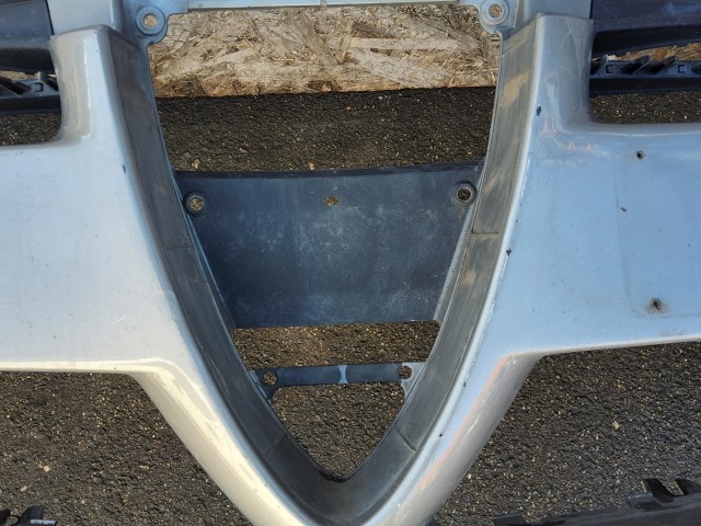 198193 Alfa Romeo 159 első lökhárító, alap kivitel ( nem mosós, nem Pdc-s) a képen látható sérüléssel 71777554