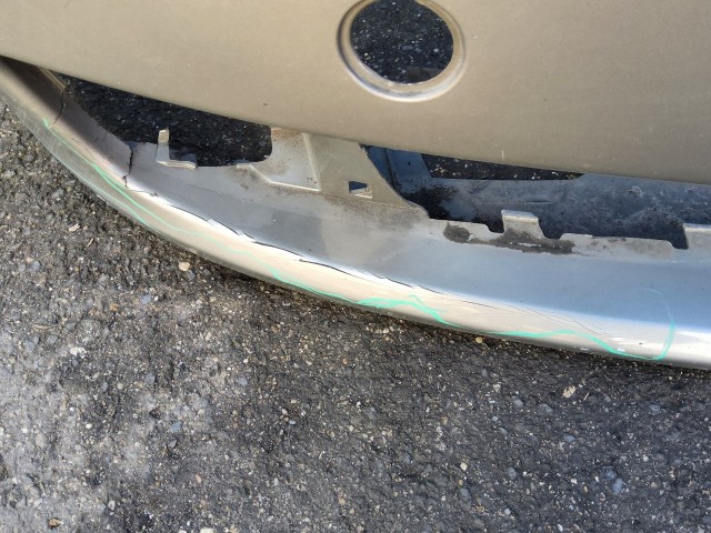 198193 Alfa Romeo 159 első lökhárító, alap kivitel ( nem mosós, nem Pdc-s) a képen látható sérüléssel 71777554