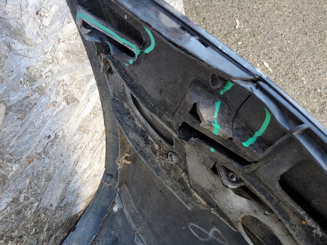 198196 Volkswagen Passat B5 1997-2005 1997-2005 Lökhárító Használt  első Fekete  a képen látható sérüléssel