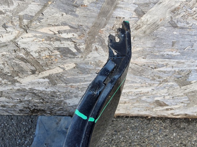 198196 Volkswagen Passat B5 1997-2005 1997-2005 Lökhárító Használt  első Fekete  a képen látható sérüléssel