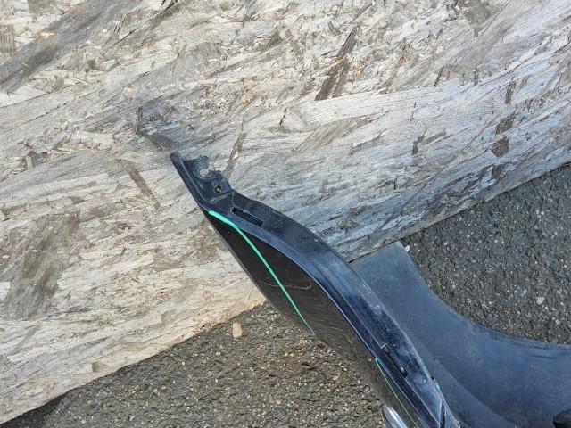 198196 Volkswagen Passat B5 1997-2005 1997-2005 Lökhárító Használt  első Fekete  a képen látható sérüléssel