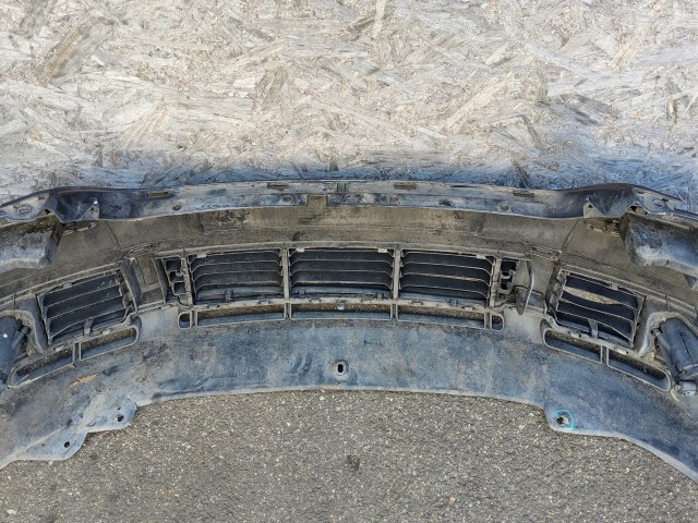 198196 Volkswagen Passat B5 1997-2005 1997-2005 Lökhárító Használt  első Fekete  a képen látható sérüléssel