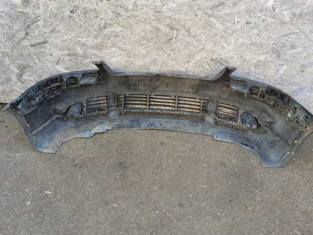 198196 Volkswagen Passat B5 1997-2005 1997-2005 Lökhárító Használt  első Fekete  a képen látható sérüléssel