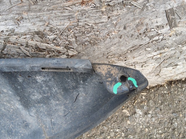 198202 Lökhárító Használt  hátsó középső   a képen látható sérüléssel