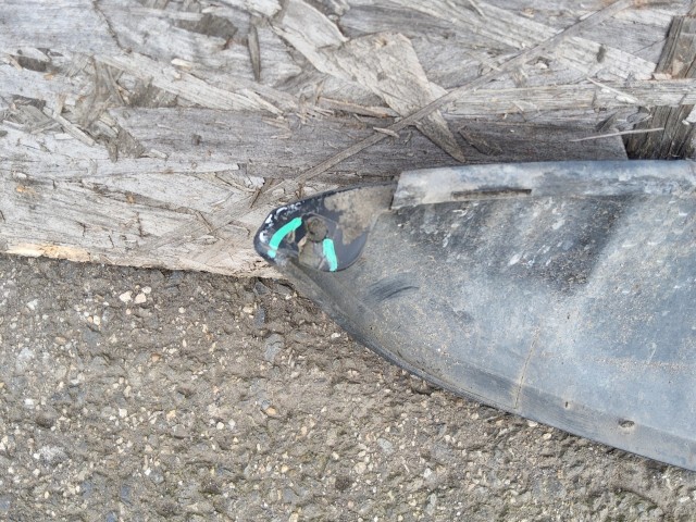 198202 Lökhárító Használt  hátsó középső   a képen látható sérüléssel