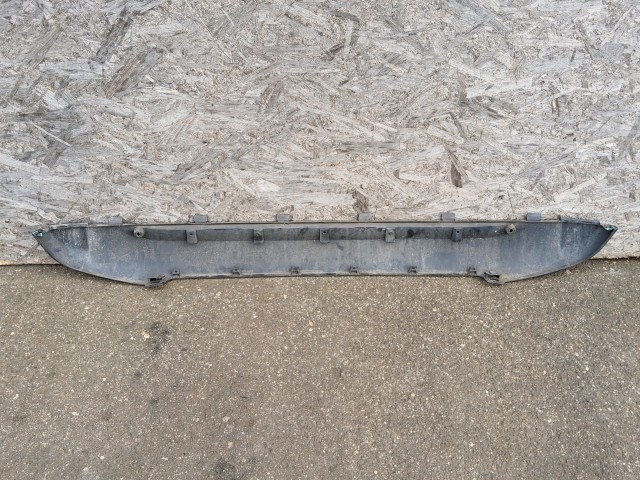 198202 Lökhárító Használt  hátsó középső   a képen látható sérüléssel