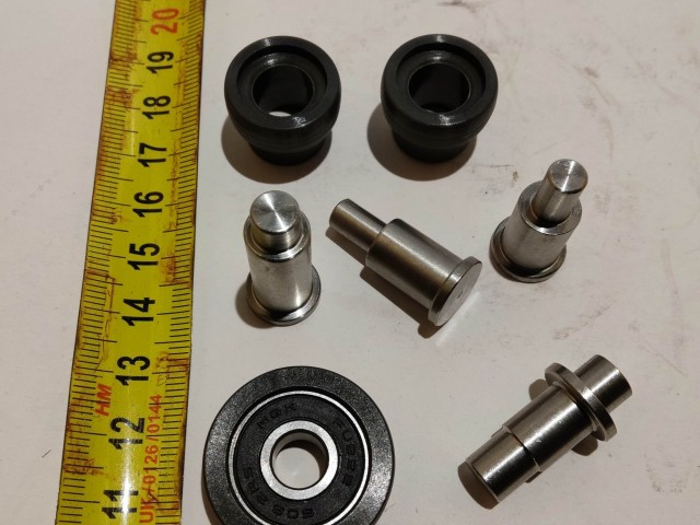 Citroen Jumpy, Peugeot Expert, Opel Vivaro, Toyota Proace utángyártott új tolóajtó középső görgő javító készlet