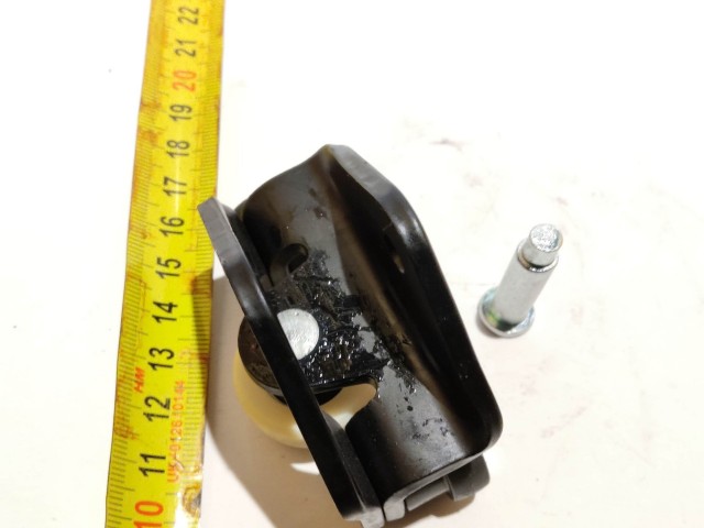 Fiat Doblo 2000-2009 utángyártott új, jobb oldali tolóajtó alsó görgő 51735971