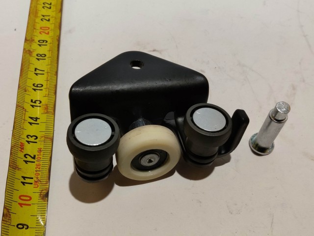 Fiat Doblo 2000-2009 utángyártott új, jobb oldali tolóajtó alsó görgő 51735971