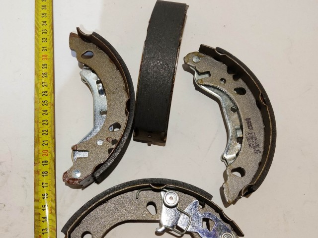 Fiat Panda II. utángyártott új (Bosch)  nem Abs-el szerelt hátsó fékpofa garnitúra 