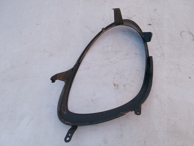 197857 Alfa Romeo MiTo 2008-2018  jobb első fényszóró keret, a képen látható sérüléssel